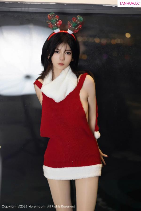   [XiuRen]高清写真图 2025.12.25 No.11158 凌七七 开背毛衣第2张图片